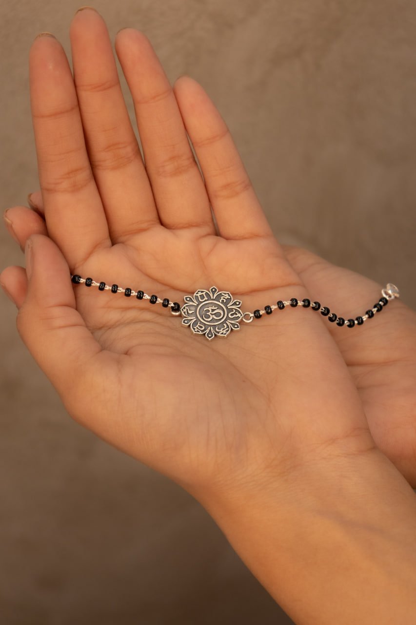 Anvaya Om Yantra Mangalsutra