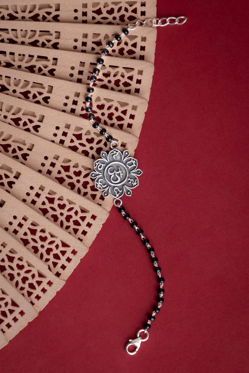 Anvaya Om Yantra Mangalsutra