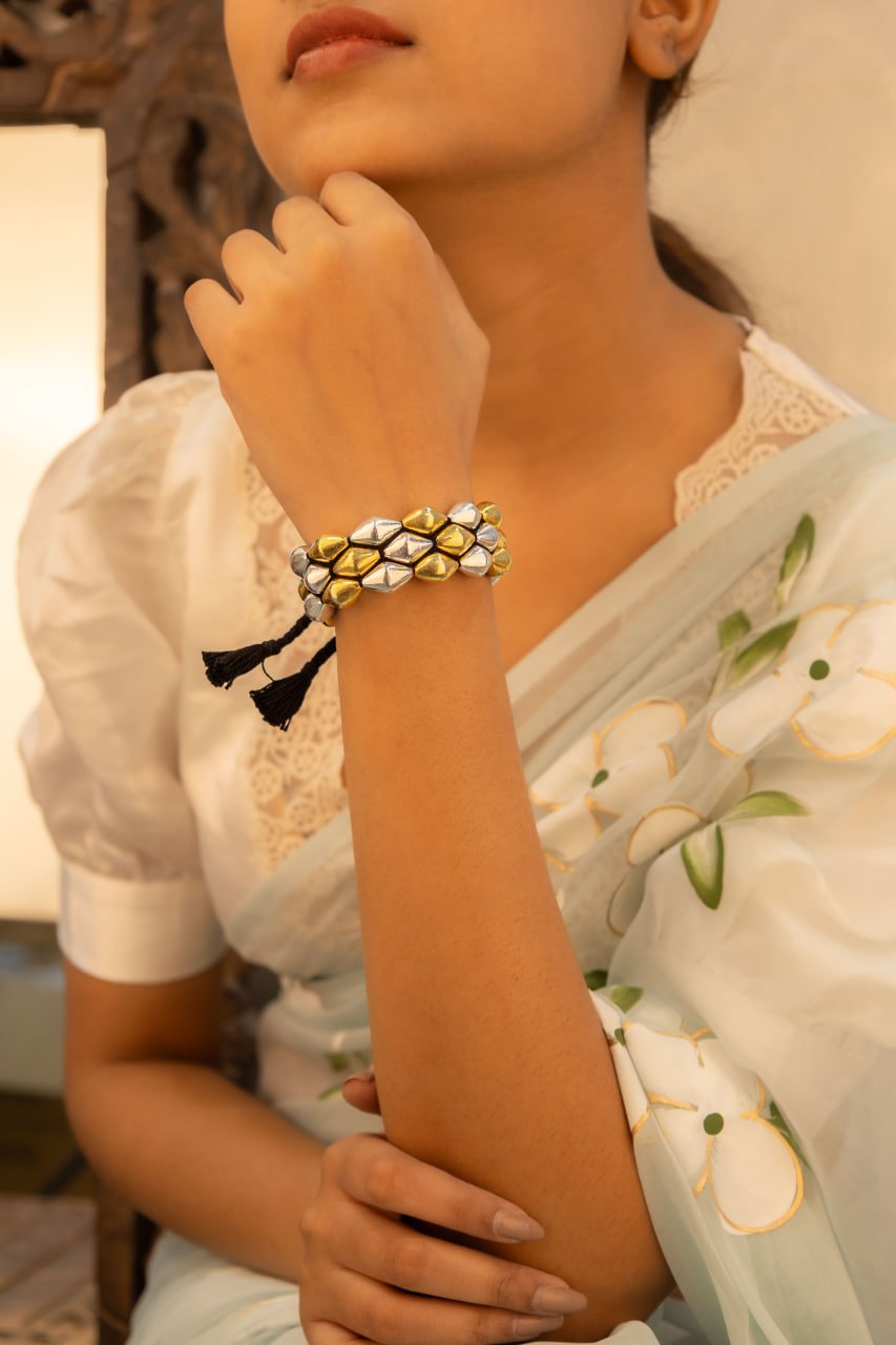 Anvaya Three Layer Dholki Dual Tone Pochi