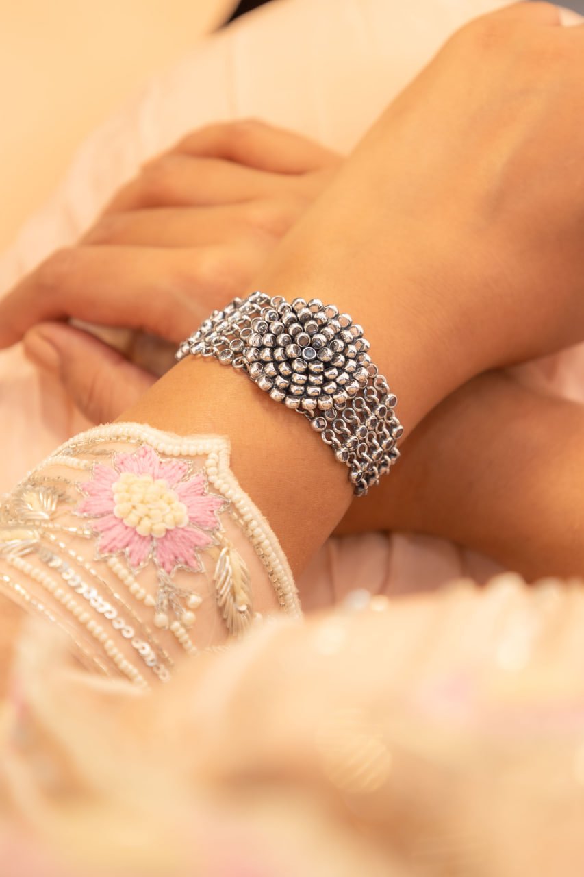 Essence Scintillating Cocktail Bracelet