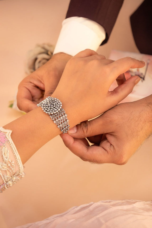 Essence Scintillating Cocktail Bracelet