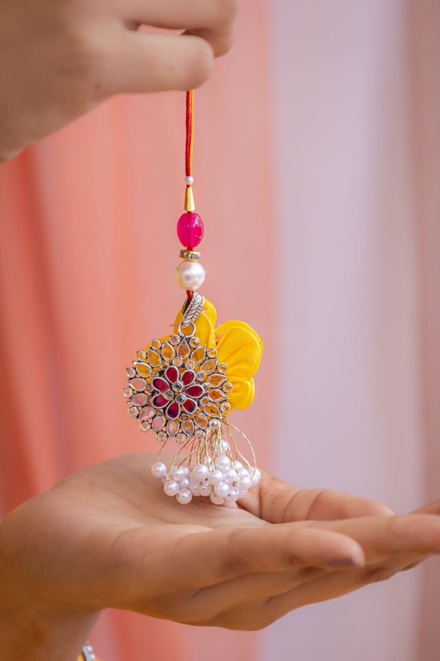 925 pure silver scintillating flower pendant lumba rakhi, detail view