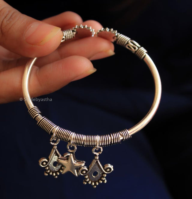 Rangoli Star Charm Floral End Bracelet