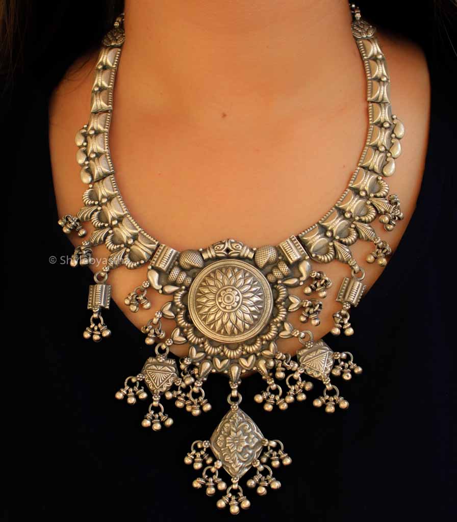 Anvaya Classic Silver Neckpiece