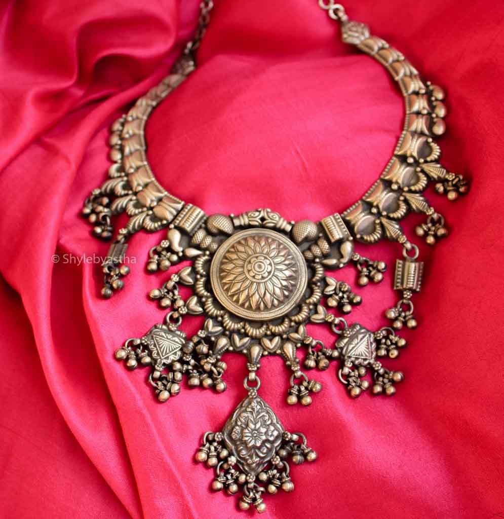 Anvaya Classic Silver Neckpiece