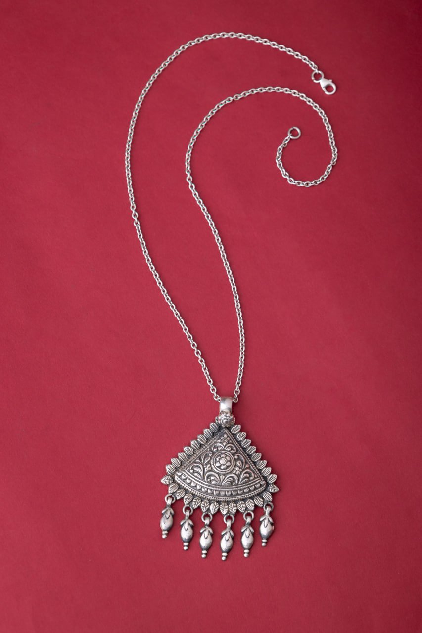 Mizoya Flora Detailed Leaf Drop Pendant