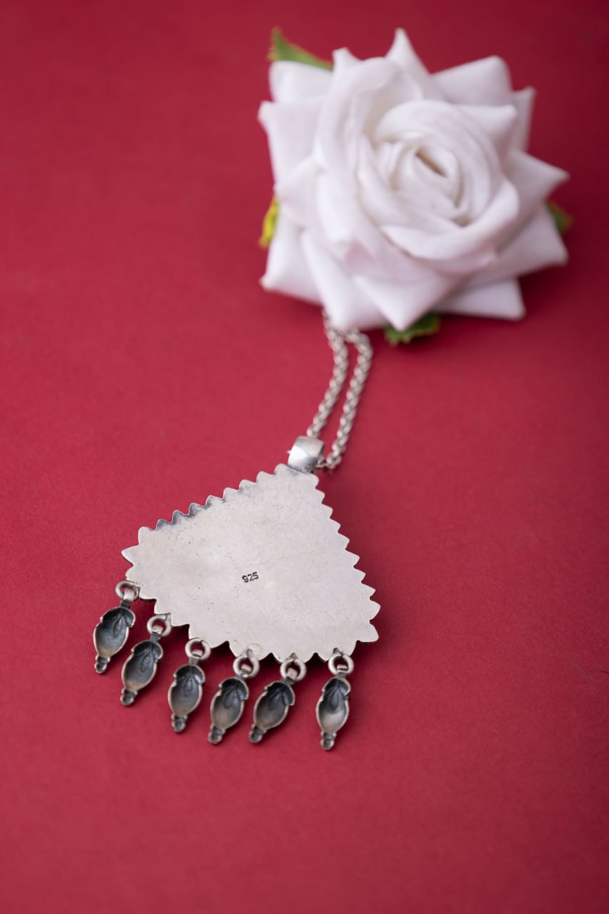 Mizoya Flora Detailed Leaf Drop Pendant