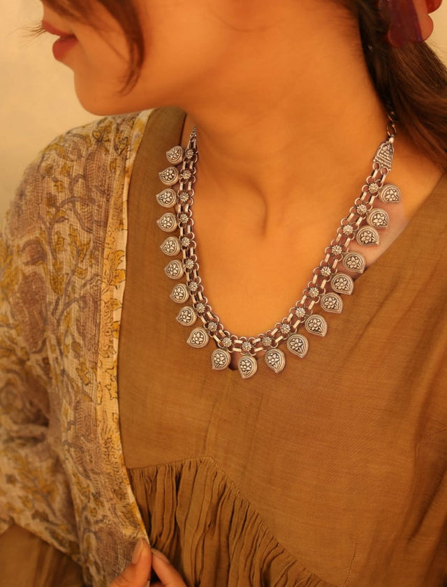 Mizoya Carry Drop Embossed Classic Necklace