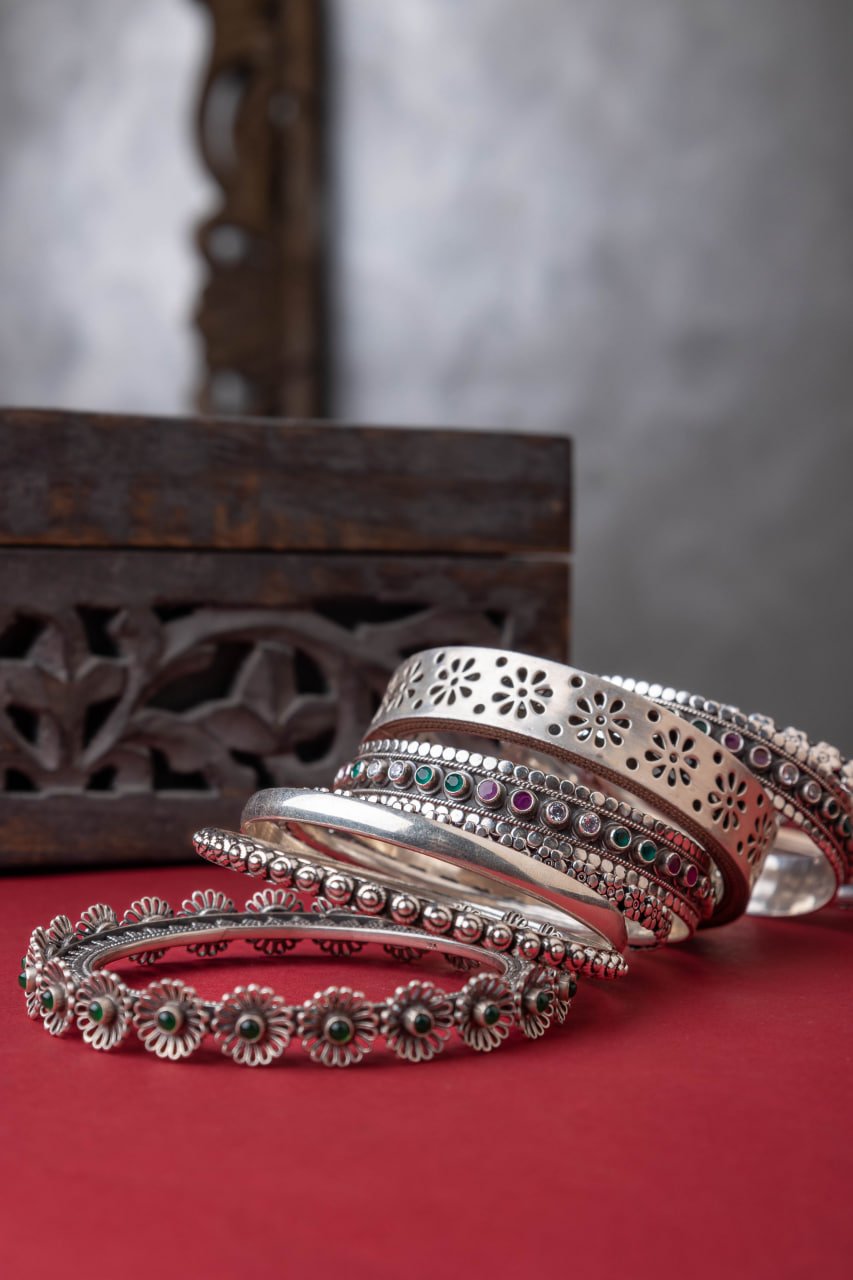 Mizoya Carved Flower Bordered Statement Flora Bangle Set