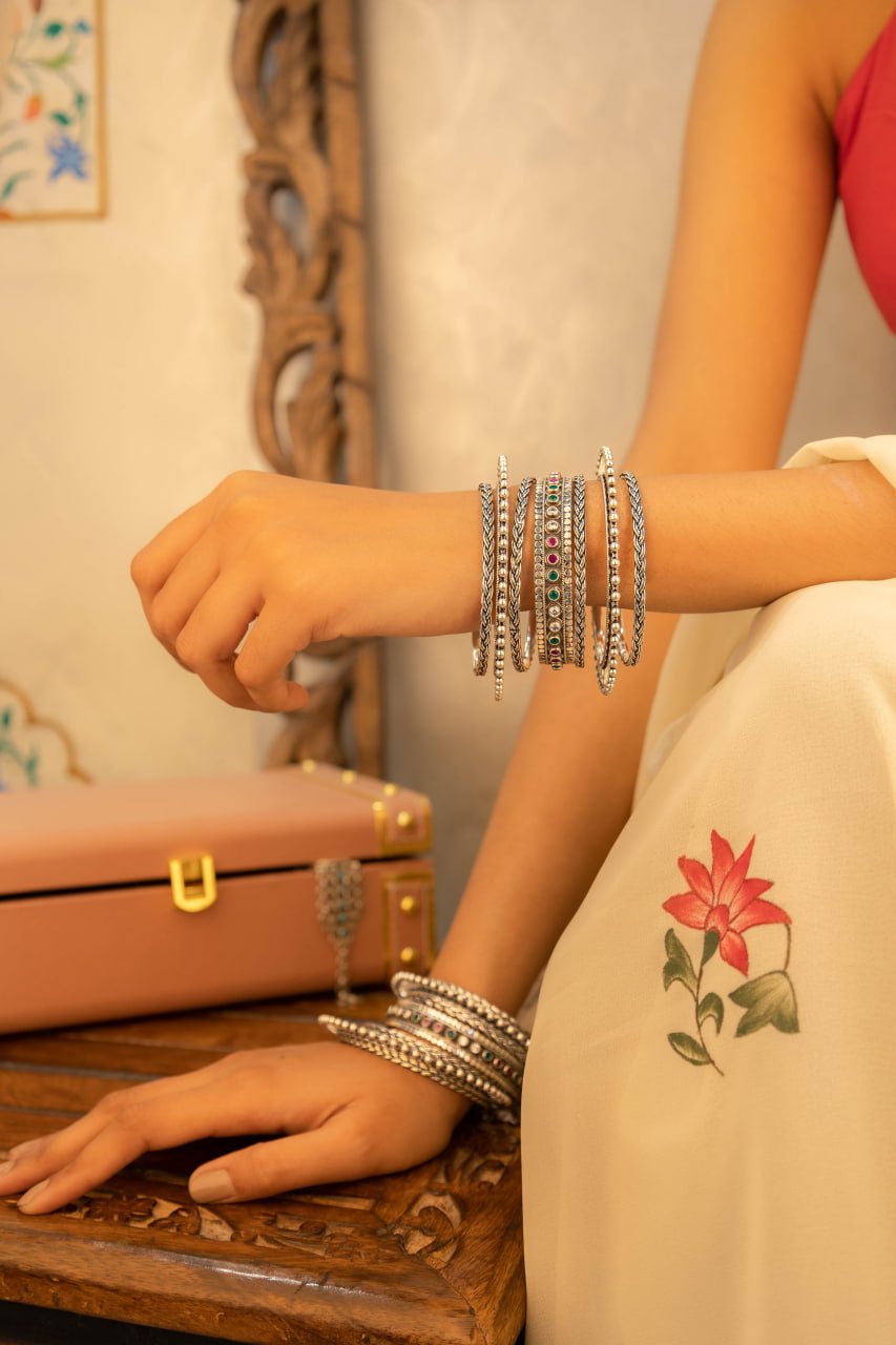 Mizoya Gokhru Embossed Multistone Bangle Set