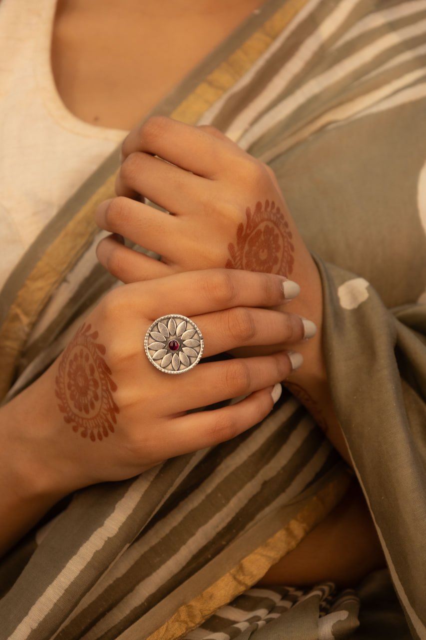 Mizoya Intricate Flower Raani Ring