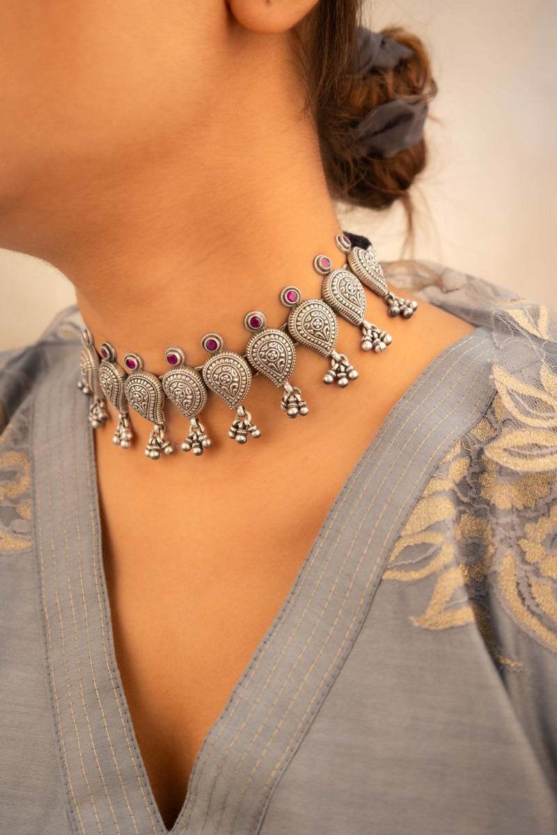 Mizoya Intricate Ghughri Drop Carry Motif Choker