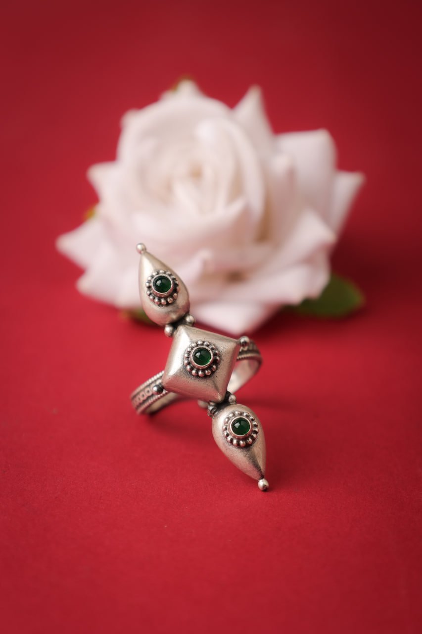 Mizoya Tri Motif Green Stone Ring