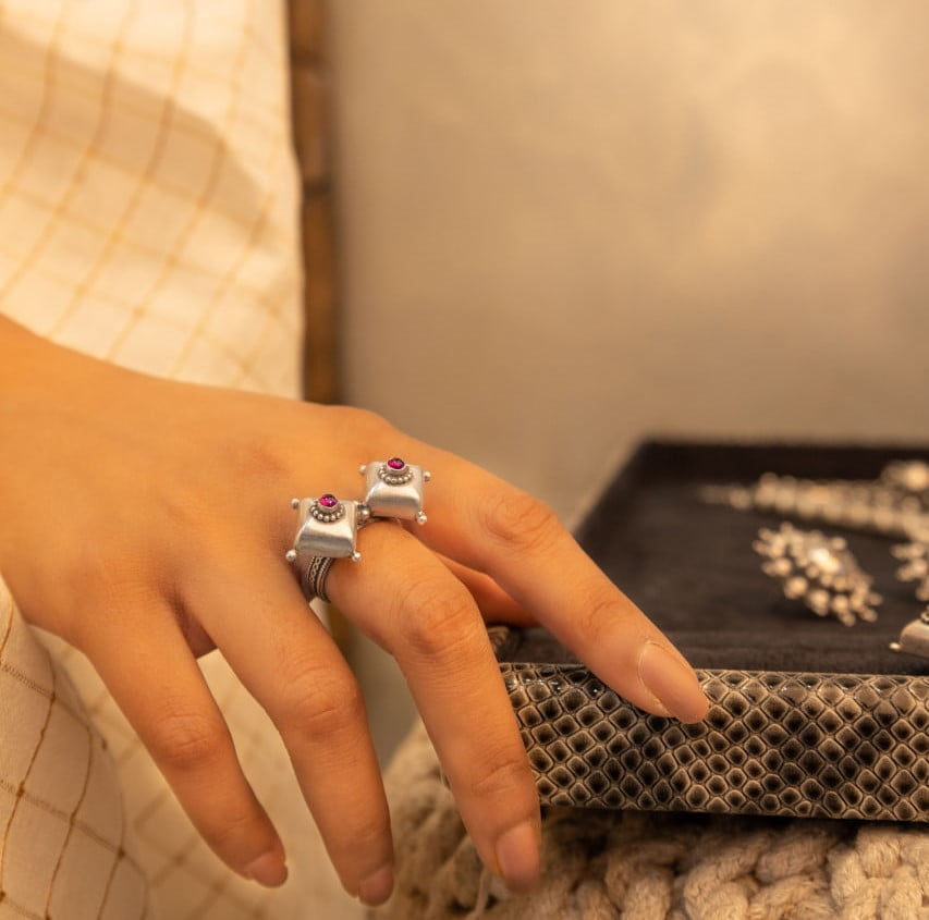 Moh Dual Tikdi Embossed Pink Matte Ring