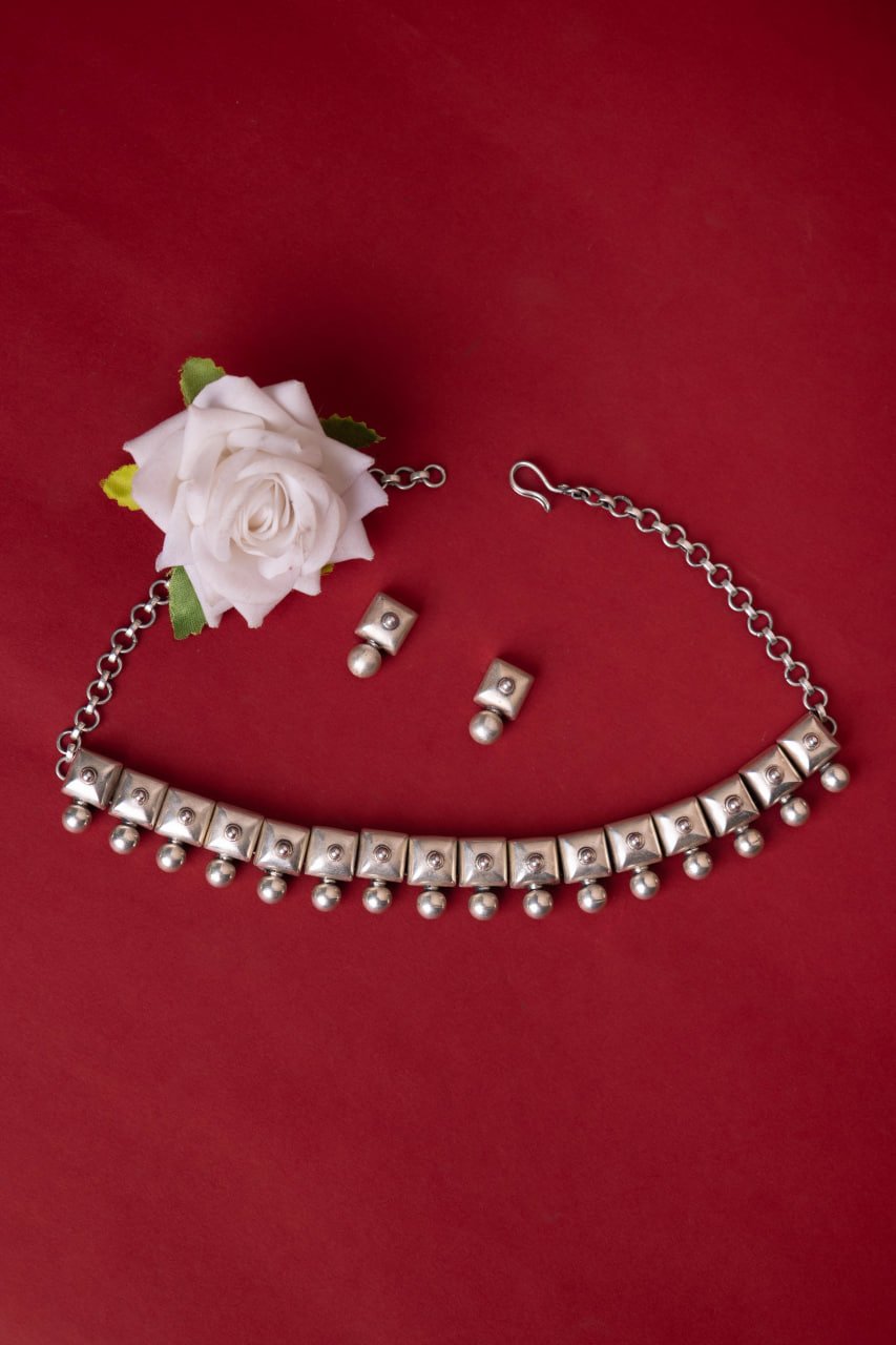 Moh Embossed Matte Statement Choker Set