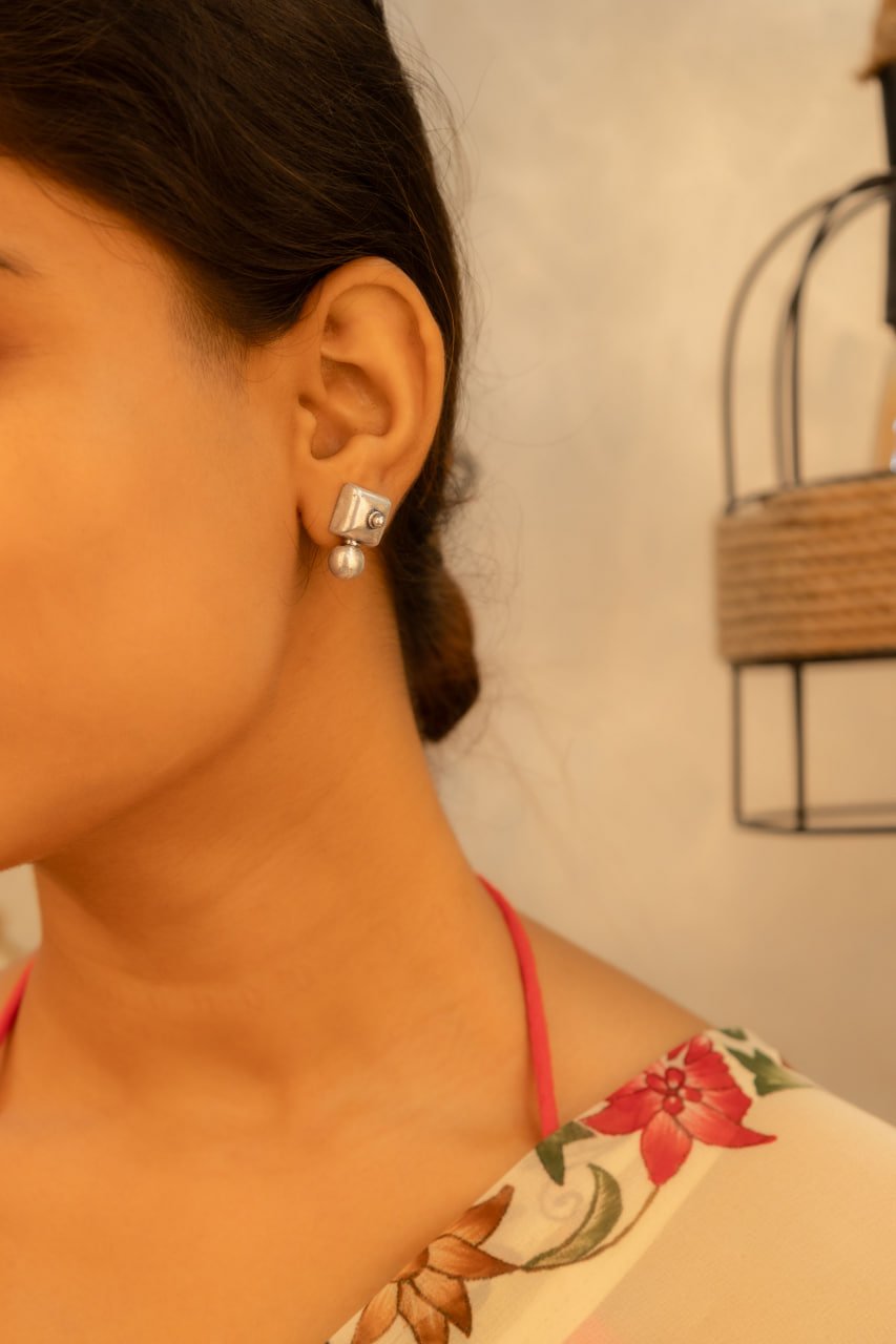 Moh Embossed Matte Stud Earring