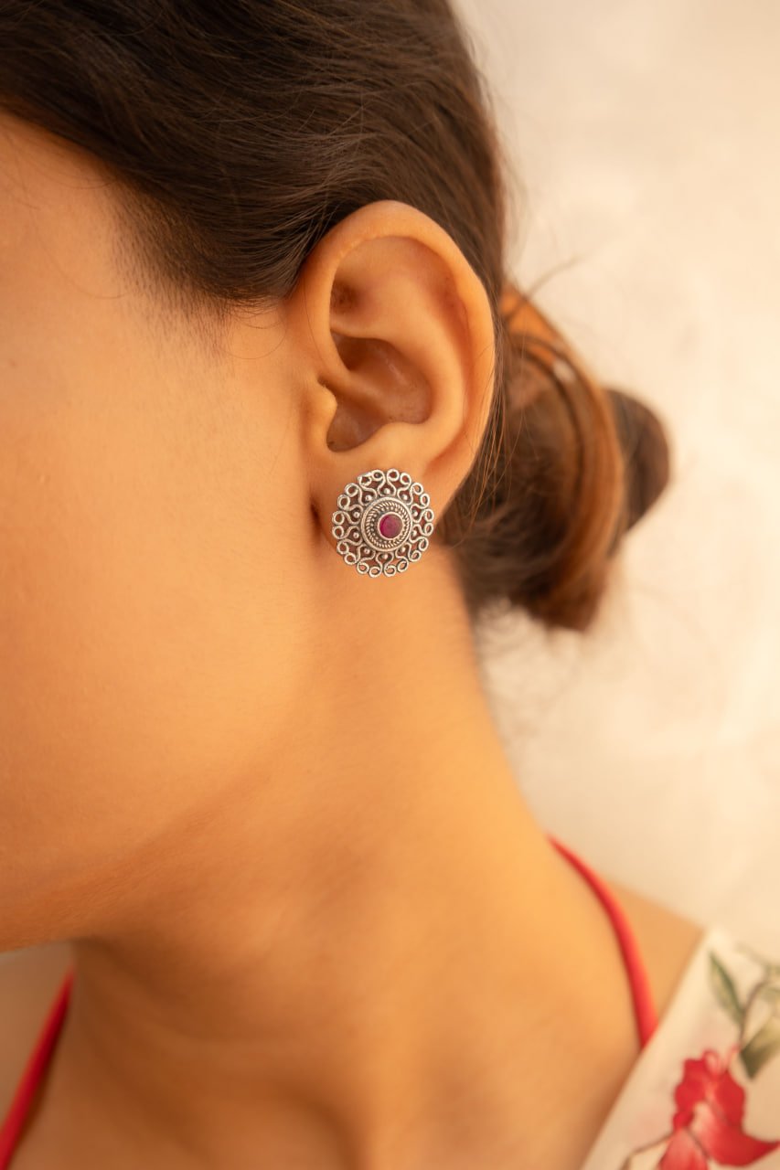 Moh Fine Carved Versatile Stud Earring