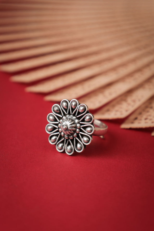 Moh Fine Flower Ring