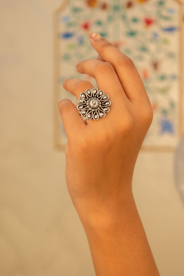 Moh Fine Flower Ring