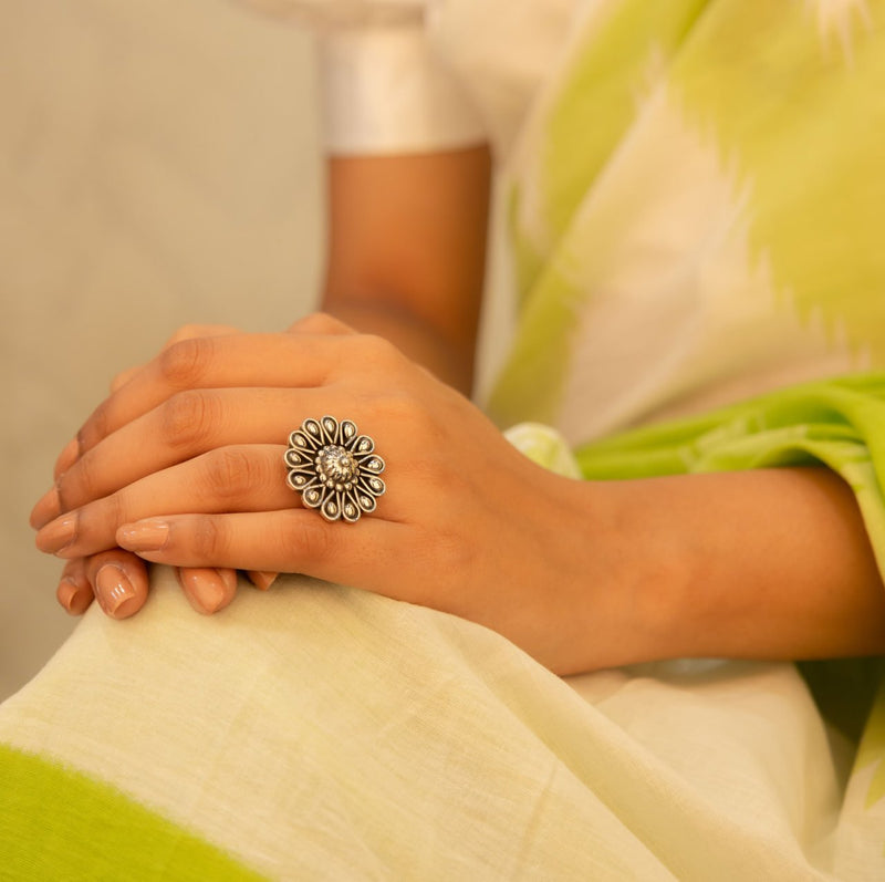 Moh Fine Flower Ring