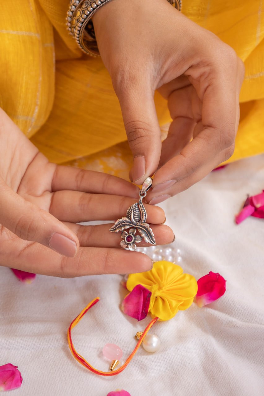 Moh Flower Leaf Pendant Blooming Lumba Rakhi