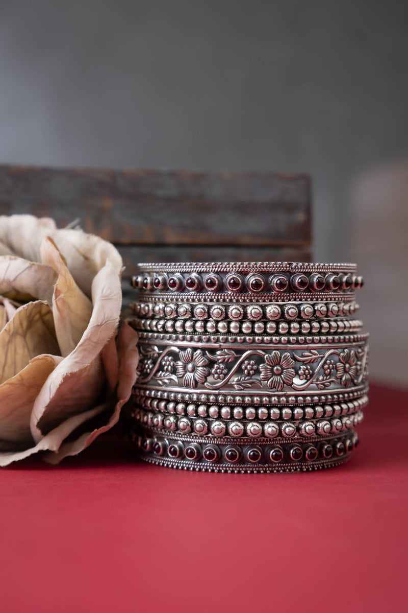 925 pure silver intricate flower classic bangle set, detail view