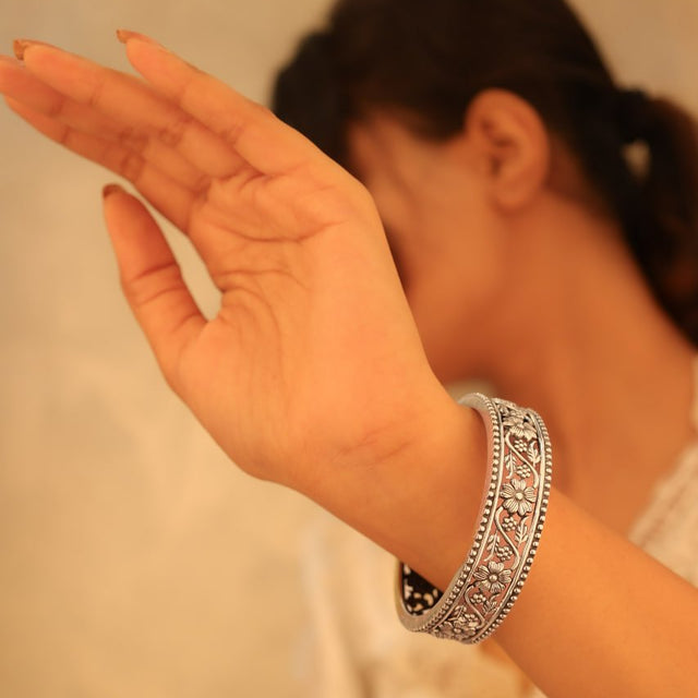 Moh Intricate Flower Leaf Bangle