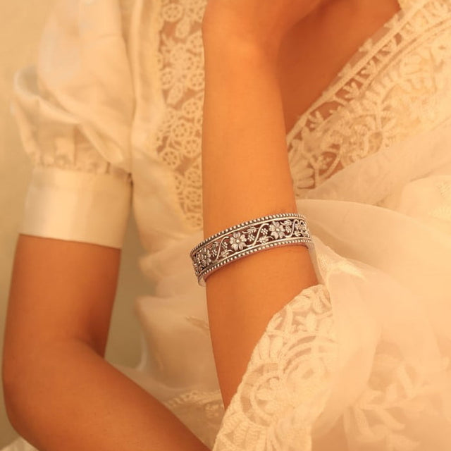 Moh Intricate Flower Leaf Bangle