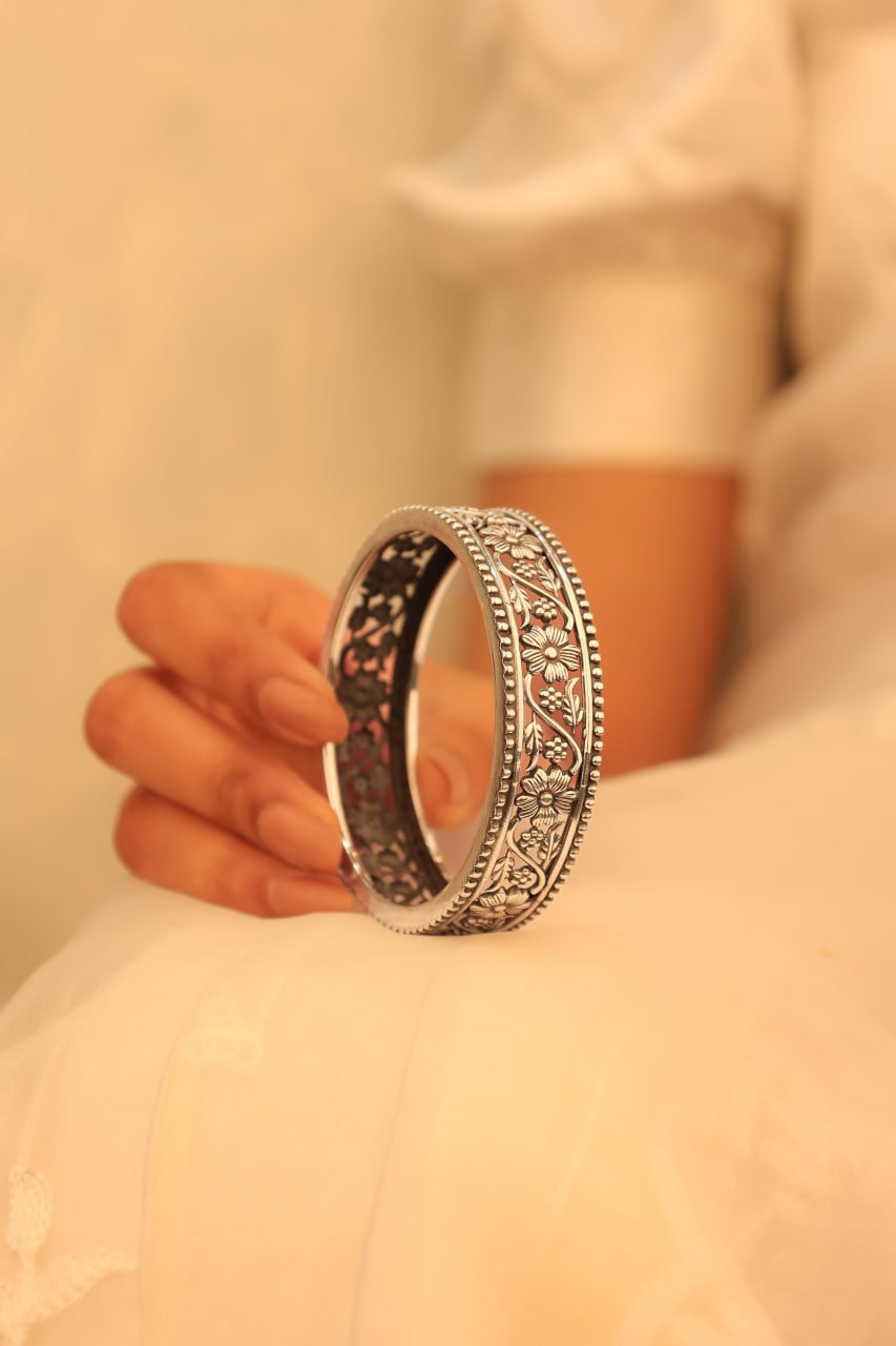 Moh Intricate Flower Leaf Bangle