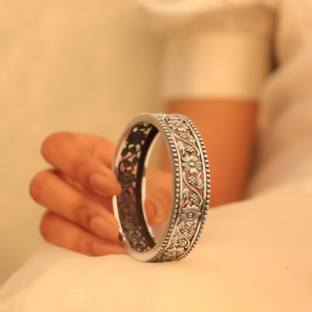 Moh Intricate Flower Leaf Bangle