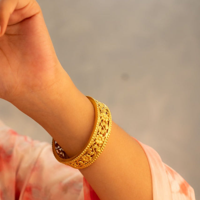 92.5 sterling silver Moh Intricate Flower Leaf Gold Tone Bangle