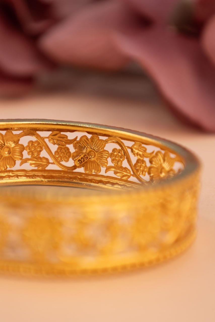 Moh Intricate Flower Leaf Gold Tone Bangle