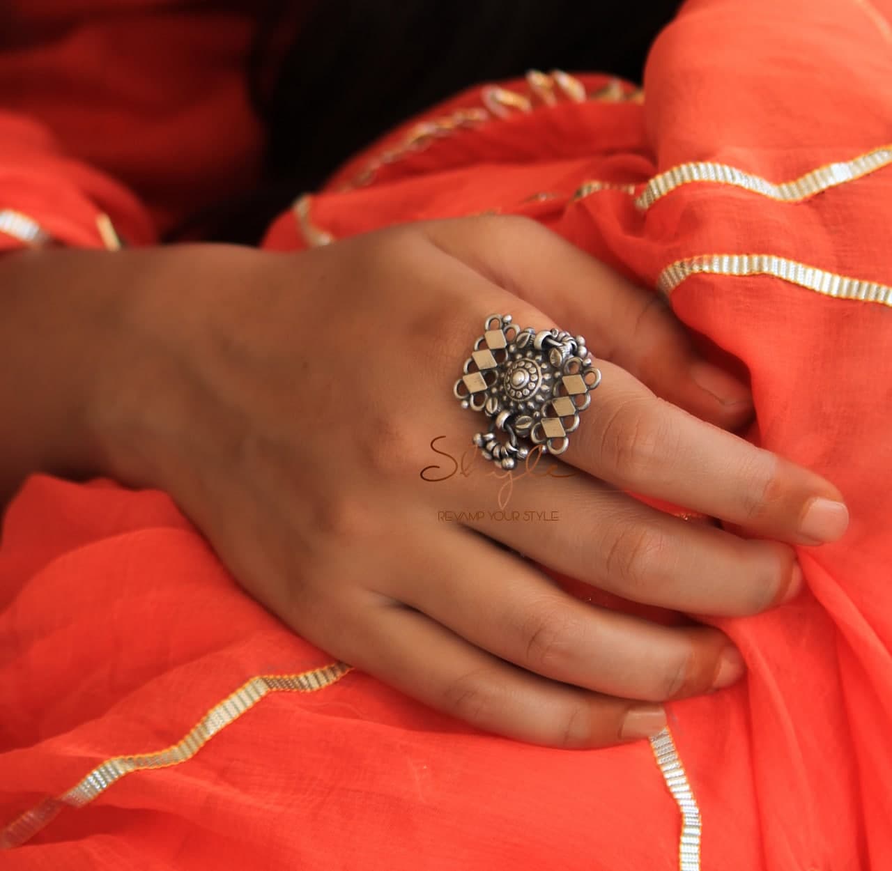 Moh Intricate Jali Ghughri Drop Ring