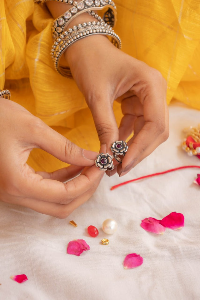 925 pure silver rose toe ring lumba rakhi, detail view