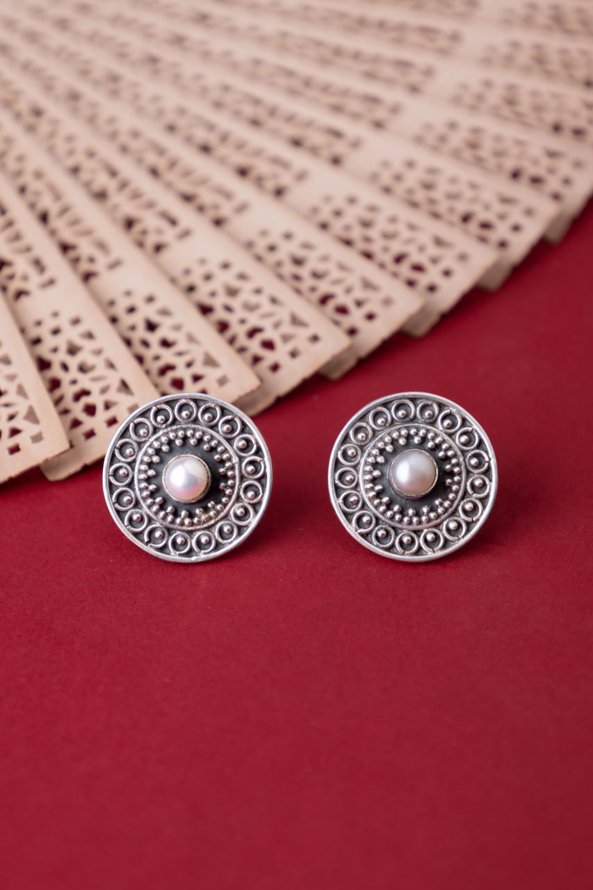 Moh Versatile Intricate Pearl Stud Earring