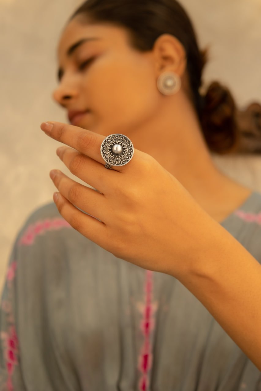 Moh Versatile Intricate Pearl Ring