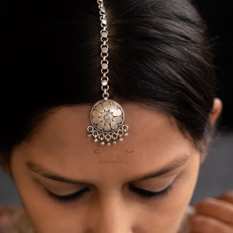 Moh Petal ghughri Maangtika model