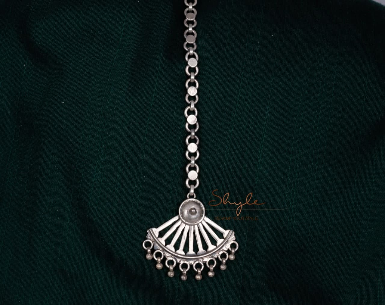 Adya Intricate Pankhi Maangtika front