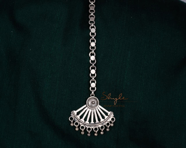 Adya Intricate Pankhi Maangtika front