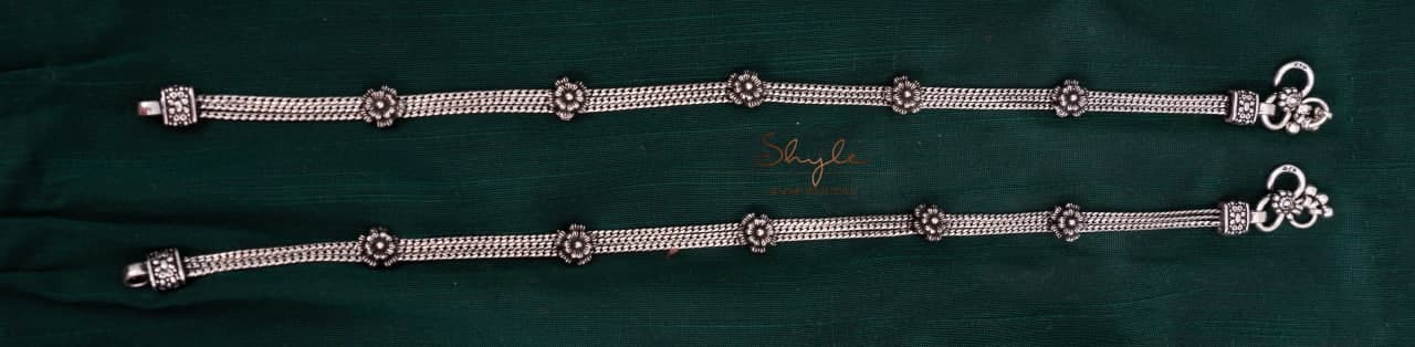 Anvaya Intricate Flower Stacked Anklet Pair