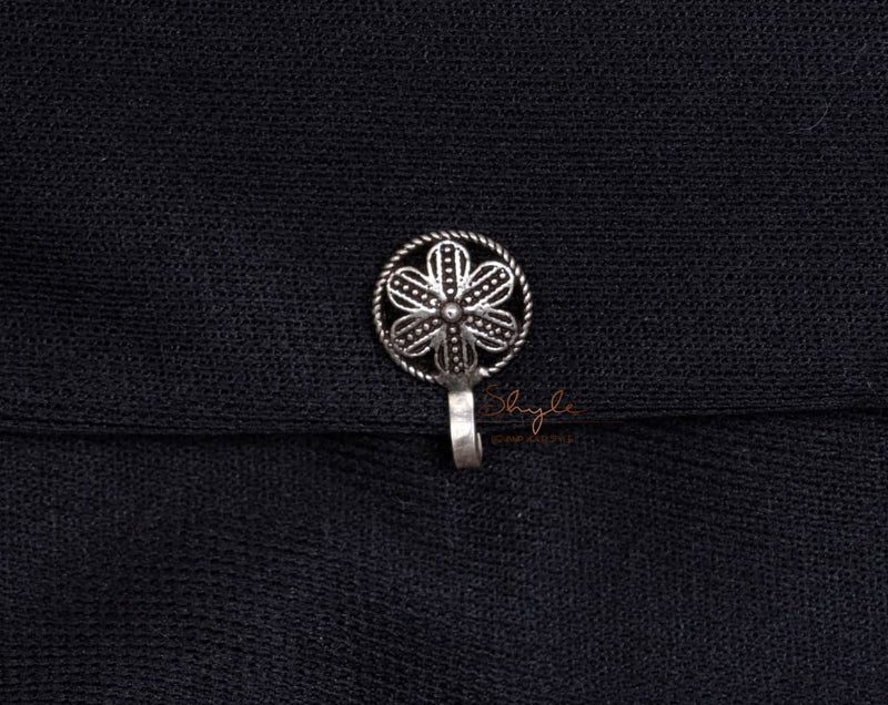 Moh Intricate flower clip on