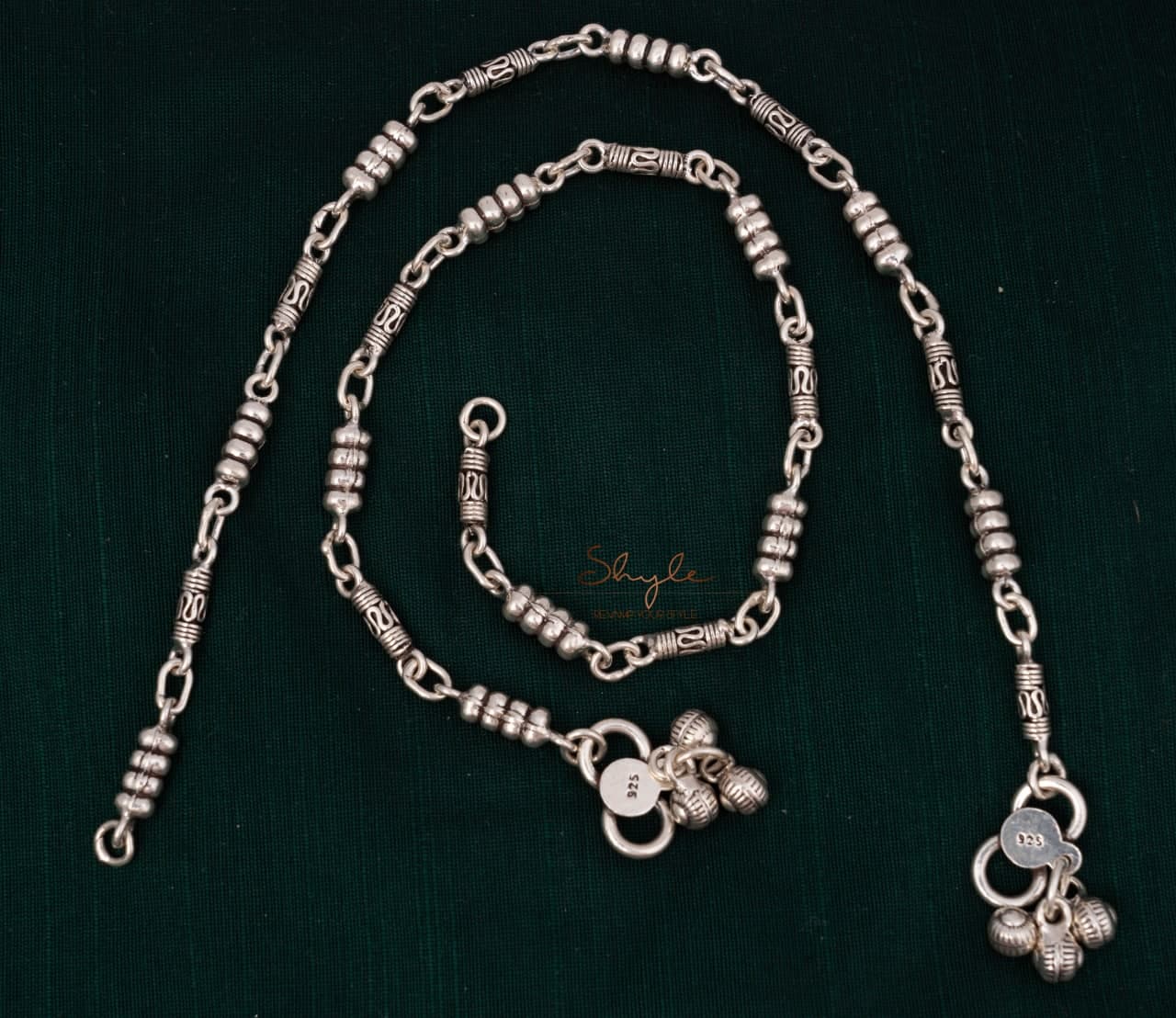 Moh Alternate Intricate Motif Embossed Anklet Pair