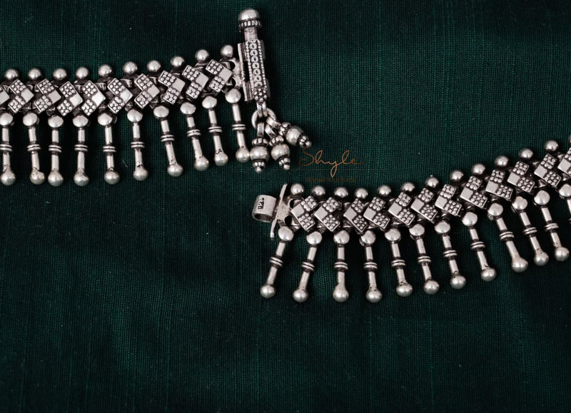Tattva Guthau Line Drop Anklet Pair