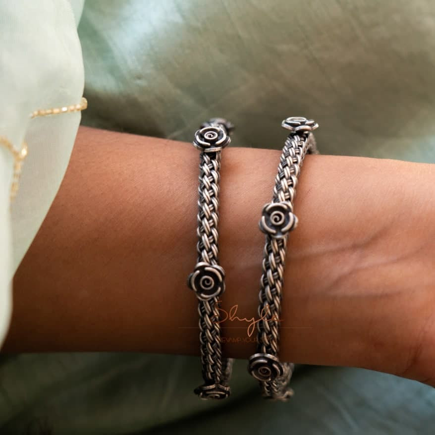 Anvaya Guthau Rose Embossed Bangle secondary