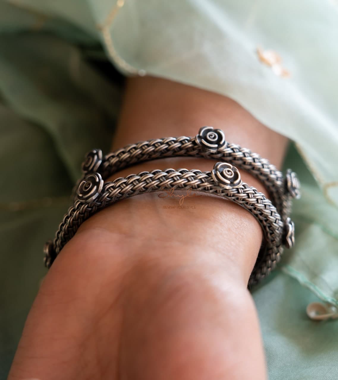 Anvaya Guthau Rose Embossed Bangle model