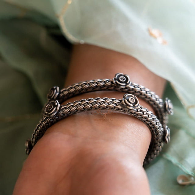 Anvaya Guthau Rose Embossed Bangle model