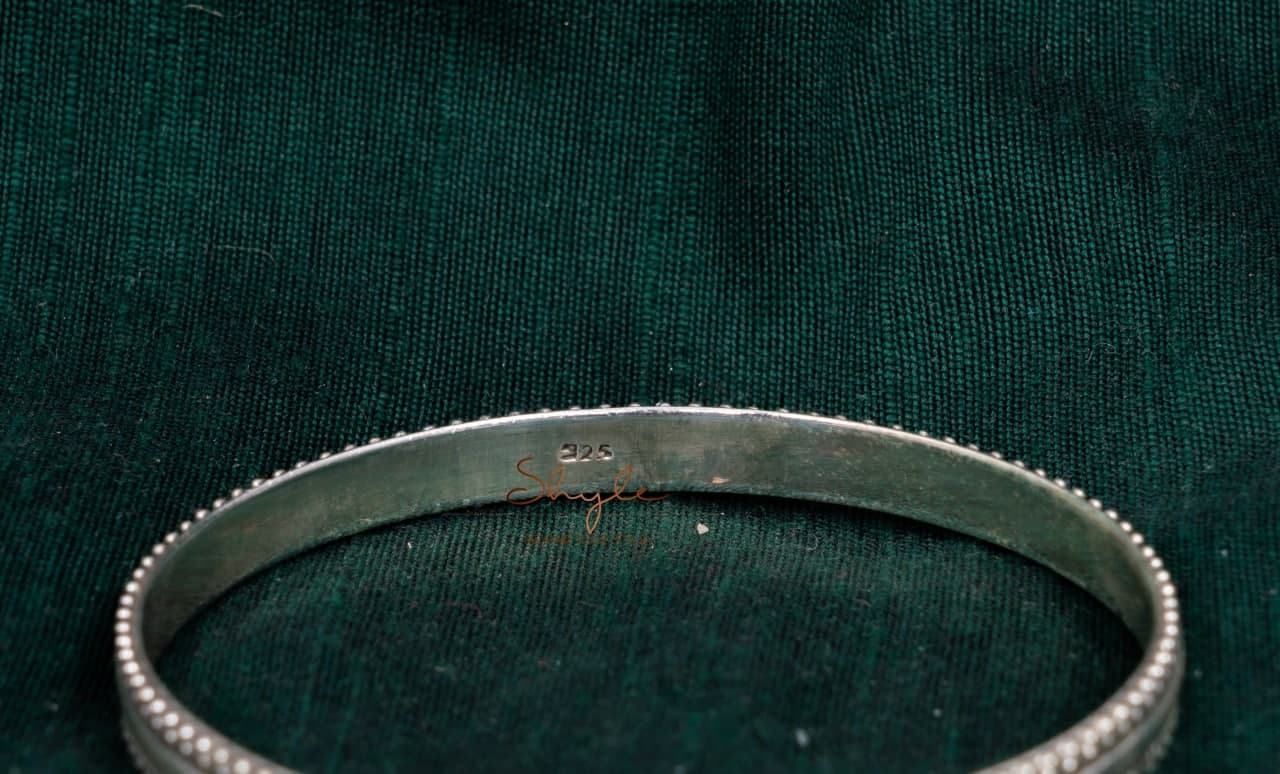 Adya Fine Daana Art Border Flat Bangle back