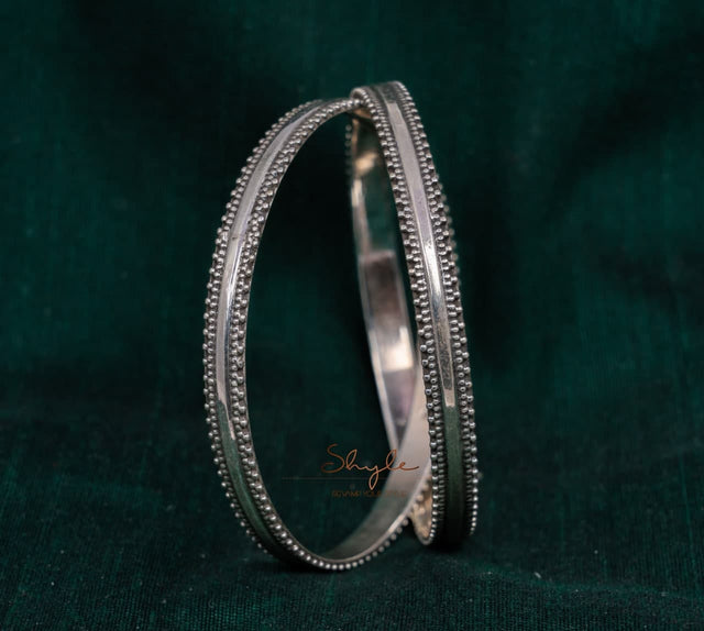 Adya Fine Daana Art Border Flat Bangle side