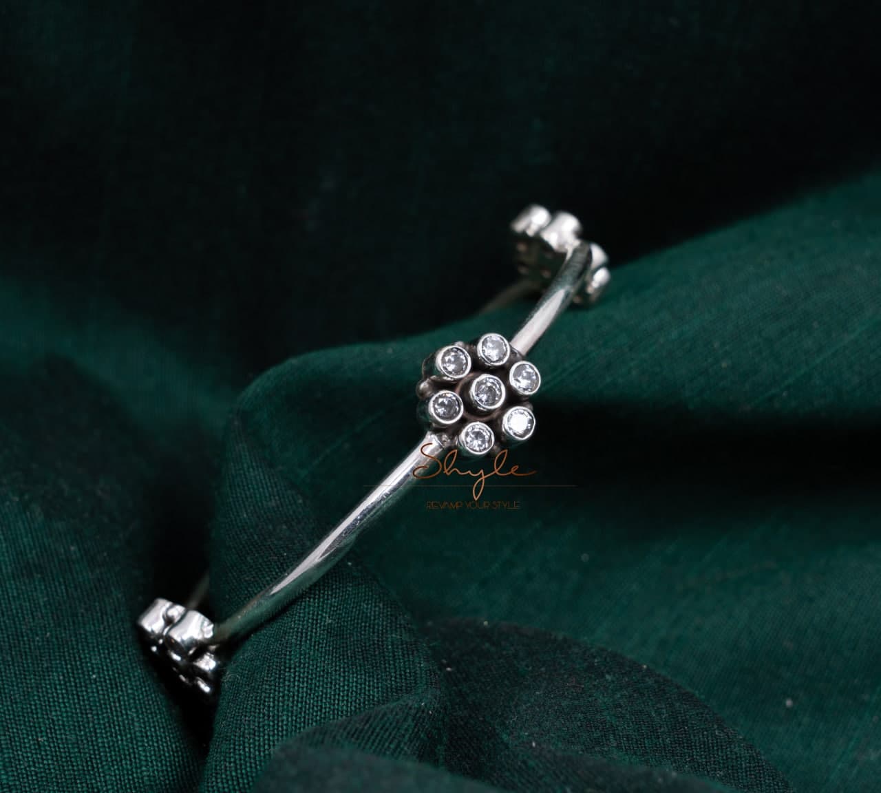 Essence Fine Bangle front (1)