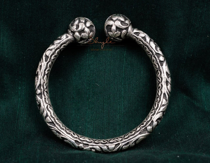 Tattva Chitai Intricate Ball Kada front